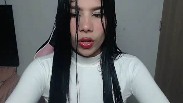 Snapshot of MayaScott11 chatting on 05-11-26, 09:10 MayaScott11 online show from 05-11-26, 09:10