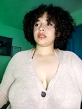Snapshot of Julie_wallace chatting on 04-15-26, 04:00 Julie wallace online show from 04-15-26, 04:00