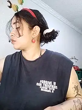 Julie wallace online show from 12-04-25, 07:02