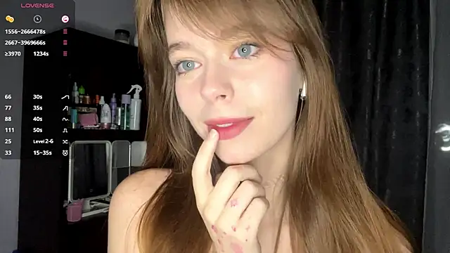 Snapshot of YourLittleElfie chatting on 09-27-25, 03:18 YourLittleElfie online show from 09-27-25, 03:18