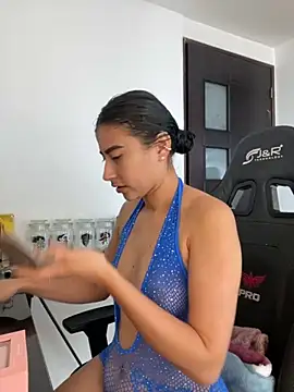 Snapshot of Isabella_Montoya chatting on 09-25-25, 02:23 Isabella Montoya online show from 09-25-25, 02:23