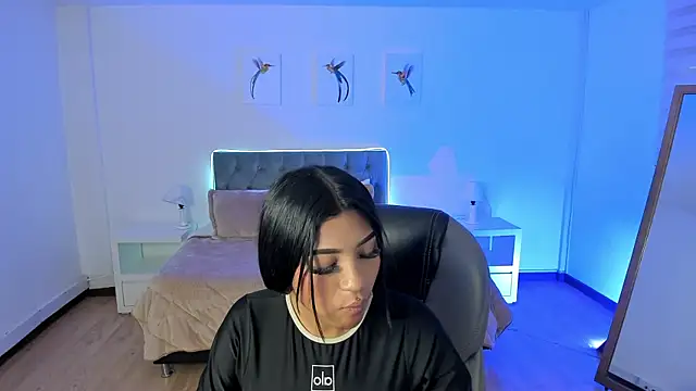 Sofia collen  online show from 11-18-25, 07:50