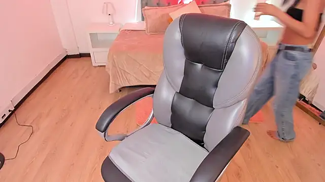 Sofia collen  online show from 10-23-25, 07:23