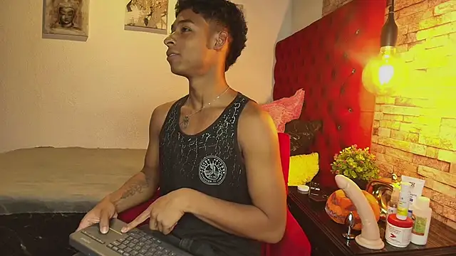 Snapshot of CoffeNaughty_nom chatting on 10-14-25, 03:18 CoffeNaughty nom online show from 10-14-25, 03:18
