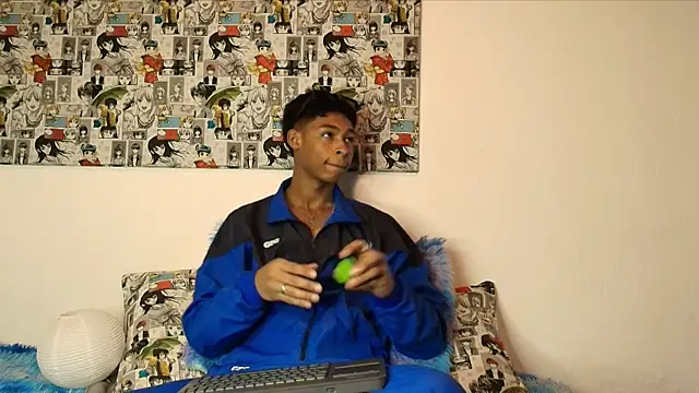 Snapshot of CoffeNaughty_nom chatting on 09-19-25, 04:05 CoffeNaughty nom online show from 09-19-25, 04:05