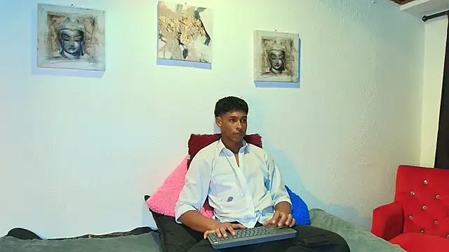 Snapshot of CoffeNaughty_nom chatting on 09-17-25, 04:36 CoffeNaughty nom online show from 09-17-25, 04:36