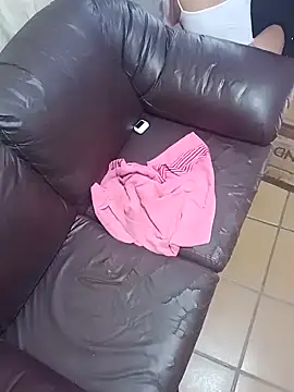 Cachorrinha2025 online show from 11-28-25, 04:07