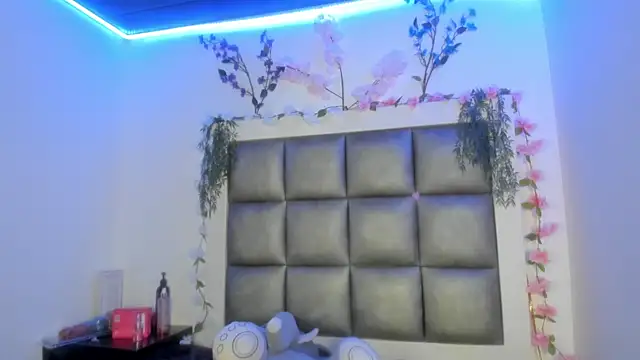 Snapshot of abbiecollins_js chatting on 06-25-26, 03:37 abbiecollins js online show from 06-25-26, 03:37