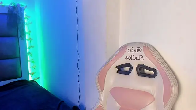 abbiecollins js online show from 04-24-26, 05:53