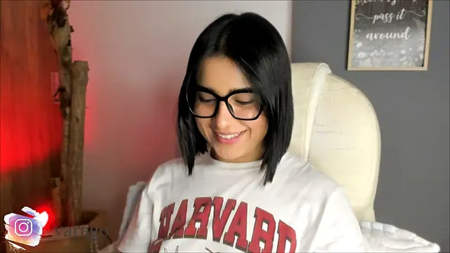 Snapshot of val_varago chatting on 05-05-26, 01:19 val varago online show from 05-05-26, 01:19
