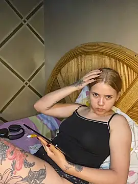 Snapshot of coupleyys chatting on 04-22-26, 11:33 coupleyys online show from 04-22-26, 11:33