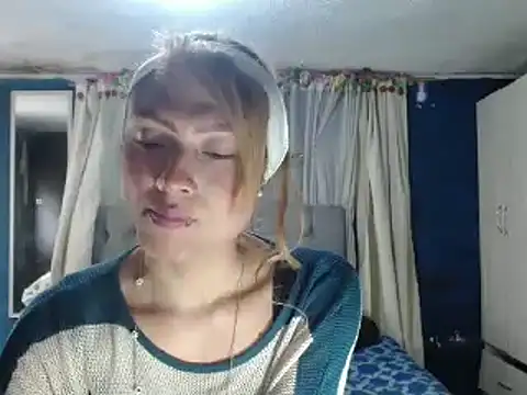 Snapshot of skarleth_hot21 chatting on 10-13-25, 07:59 skarleth hot21 online show from 10-13-25, 07:59