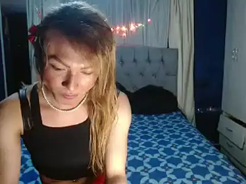 Snapshot of skarleth_hot21 chatting on 10-15-25, 03:05 skarleth hot21 online show from 10-15-25, 03:05