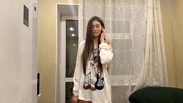 Snapshot of Cuteviola chatting on 09-18-25, 02:42 Cuteviola online show from 09-18-25, 02:42