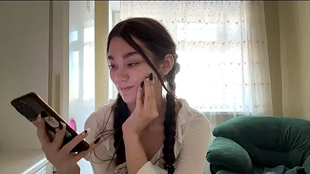 Snapshot of Cuteviola chatting on 09-28-25, 08:43 Cuteviola online show from 09-28-25, 08:43