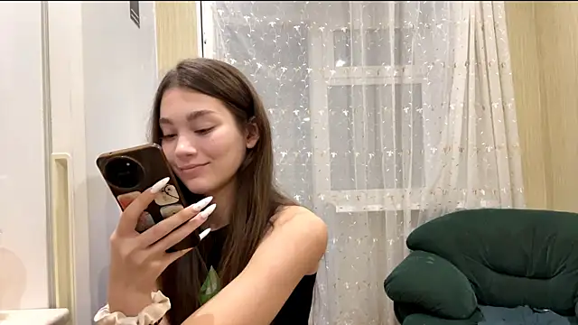 Snapshot of Cuteviola chatting on 09-21-25, 10:31 Cuteviola online show from 09-21-25, 10:31