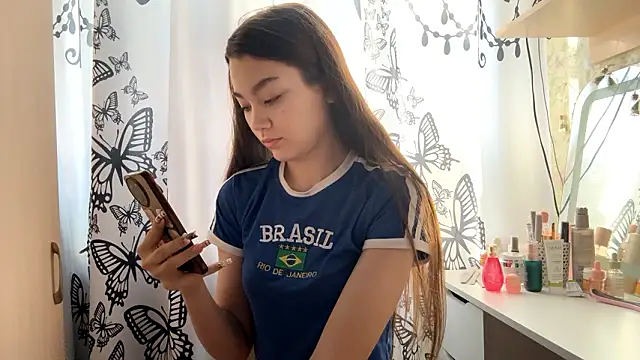 Snapshot of Cuteviola chatting on 02-04-26, 01:00 Cuteviola online show from 02-04-26, 01:00