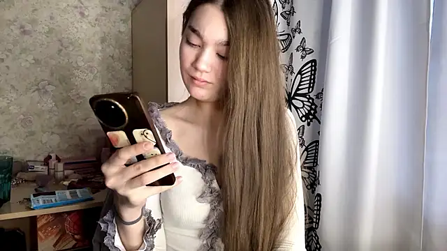 Snapshot of Cuteviola chatting on 02-17-26, 10:29 Cuteviola online show from 02-17-26, 10:29