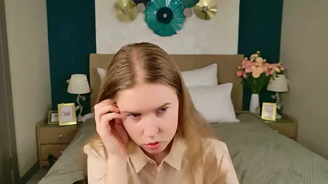 Alida Brice online show from 12-19-25, 05:43