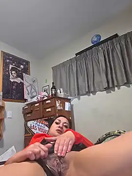 Snapshot of Trixtbang chatting on 09-30-25, 02:28 Trixtbang online show from 09-30-25, 02:28