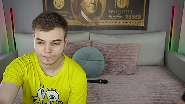 Snapshot of Vikki_George chatting on 09-13-25, 08:20 Vikki George online show from 09-13-25, 08:20