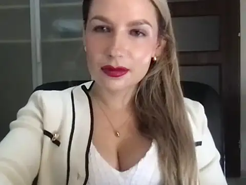 Snapshot of VanessaDesire chatting on 09-15-25, 06:25 VanessaDesire online show from 09-15-25, 06:25