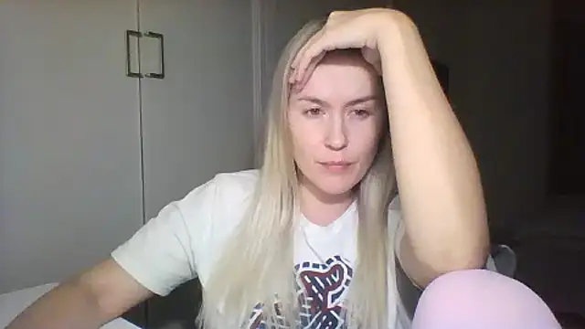 Snapshot of Frosian chatting on 09-30-25, 07:42 Frosian online show from 09-30-25, 07:42