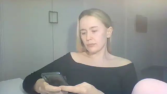 Snapshot of Frosian chatting on 11-06-25, 07:40 Frosian online show from 11-06-25, 07:40