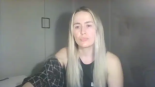 Snapshot of Frosian chatting on 10-12-25, 10:44 Frosian online show from 10-12-25, 10:44