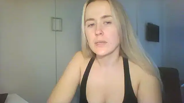 Snapshot of Frosian chatting on 10-04-25, 10:06 Frosian online show from 10-04-25, 10:06