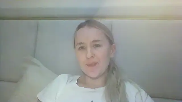 Snapshot of Frosian chatting on 11-08-25, 07:06 Frosian online show from 11-08-25, 07:06