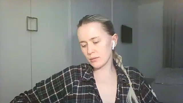 Snapshot of Frosian chatting on 10-28-25, 08:30 Frosian online show from 10-28-25, 08:30