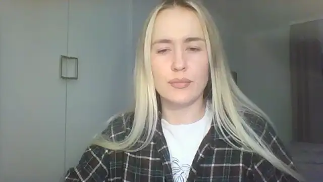 Snapshot of Frosian chatting on 10-06-25, 03:13 Frosian online show from 10-06-25, 03:13