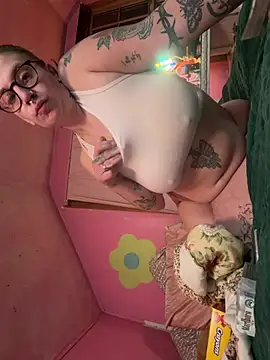 Snapshot of eggsma666 chatting on 01-13-26, 07:56 eggsma666 online show from 01-13-26, 07:56