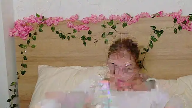Lilith Bonheur online show from 10-18-25, 08:11