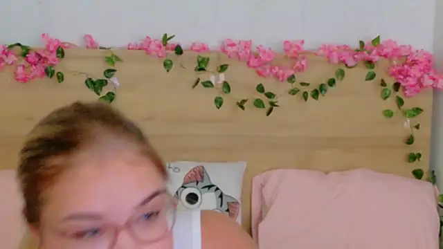 Lilith Bonheur online show from 11-21-25, 10:53