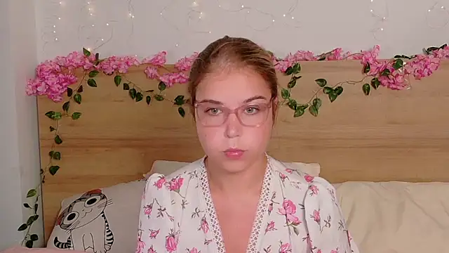 Lilith Bonheur online show from 10-16-25, 08:06