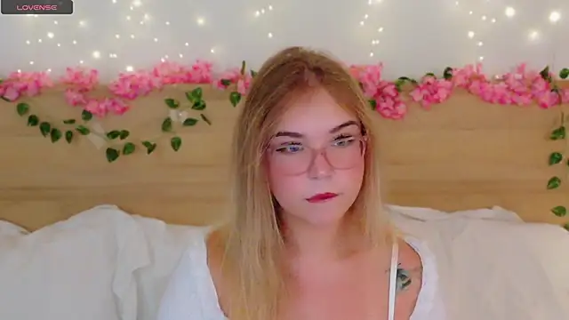 Lilith Bonheur online show from 12-04-25, 09:25