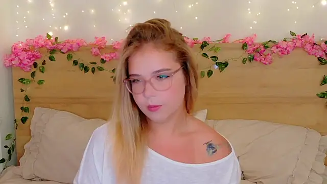 Lilith Bonheur online show from 11-08-25, 09:18