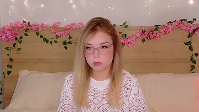 Lilith Bonheur online show from 10-11-25, 08:10