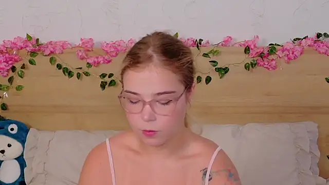 Lilith Bonheur online show from 10-26-25, 08:20