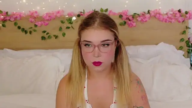 Lilith Bonheur online show from 12-18-25, 01:04