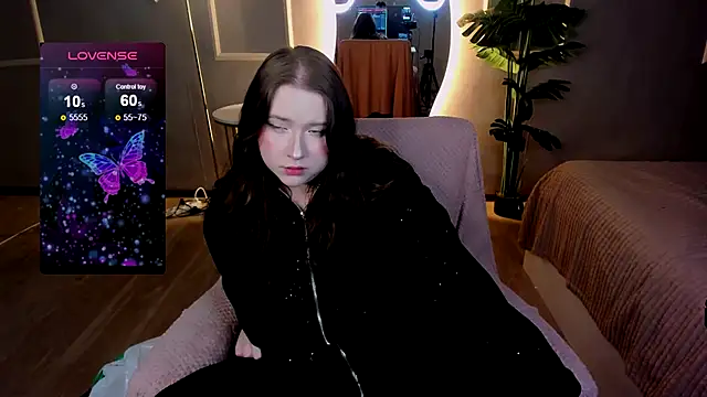 Selena Muse online show from 11-06-25, 05:22