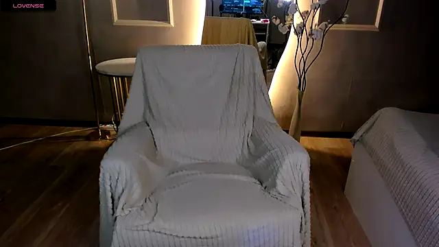 Selena Muse online show from 11-14-25, 05:44