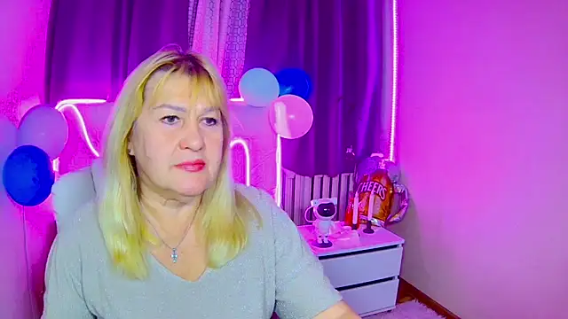 Snapshot of EmmaEllison chatting on 09-25-25, 11:49 EmmaEllison online show from 09-25-25, 11:49