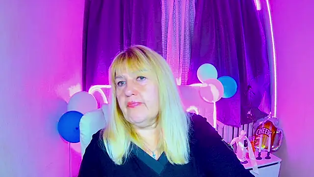 Snapshot of EmmaEllison chatting on 09-30-25, 06:08 EmmaEllison online show from 09-30-25, 06:08