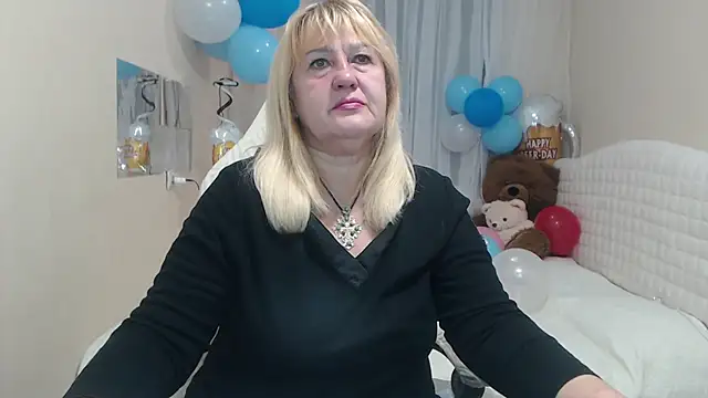 Snapshot of EmmaEllison chatting on 10-04-25, 11:56 EmmaEllison online show from 10-04-25, 11:56