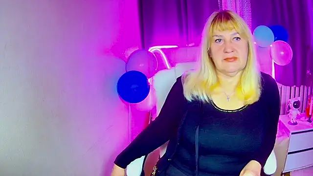 Snapshot of EmmaEllison chatting on 09-23-25, 06:09 EmmaEllison online show from 09-23-25, 06:09