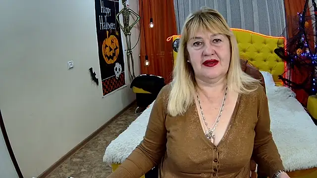 EmmaEllison online show from 10-26-25, 07:20