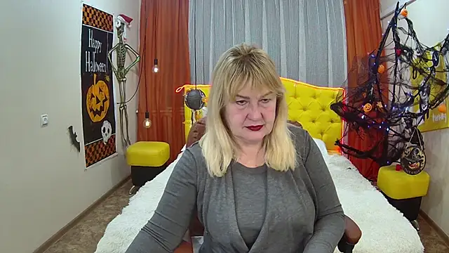 Snapshot of EmmaEllison chatting on 10-21-25, 06:24 EmmaEllison online show from 10-21-25, 06:24